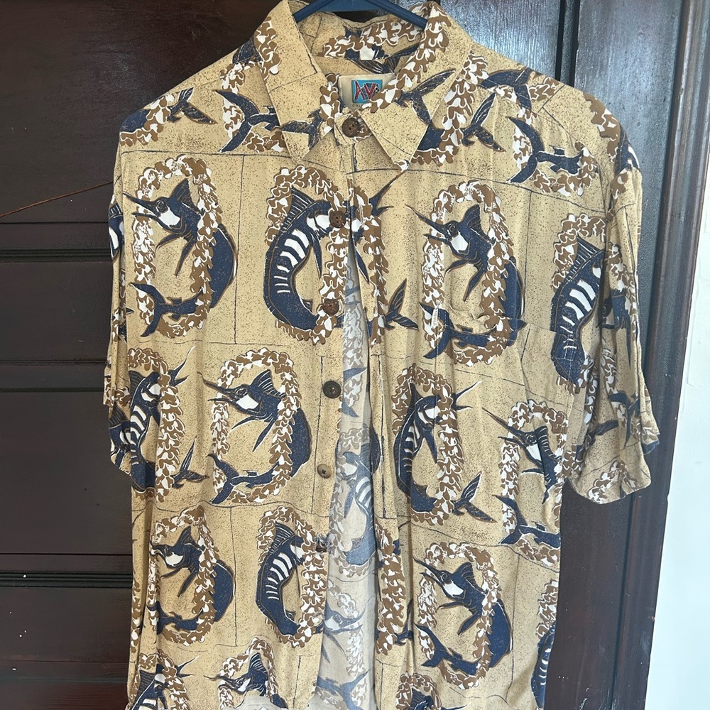 Men’s fish button down